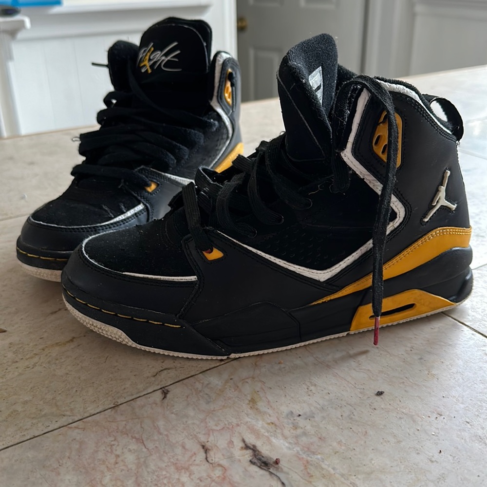 Jordan flight boys size 7